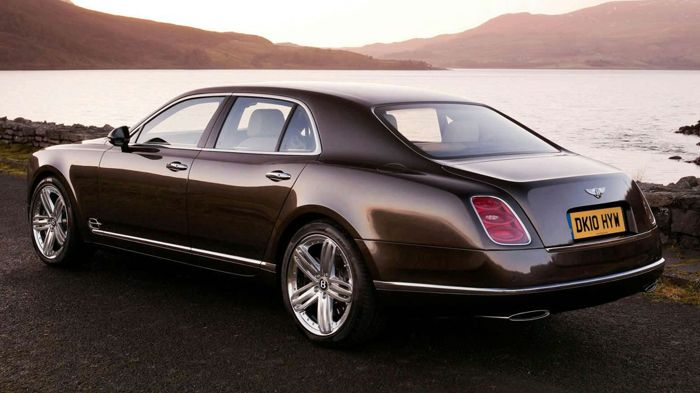 Ο CEO της Bentley, Wolfgang Schreiber, τονίζει ότι τον περασμένο χρόνο πουλήθηκαν μόνο 1169 Mulsanne (εικόνα), γεγονός που δεν αφήνει περιθώρια για μι