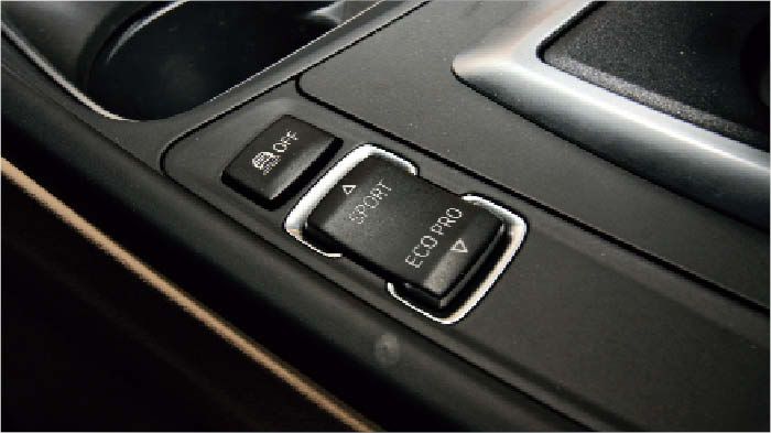 Τo Driving Experience Control εξασφαλίζει ένα μεγάλο εύρος οδηγικών δυνατοτήτων για την 3άρα, από Sport έως πολύ οικονομική.