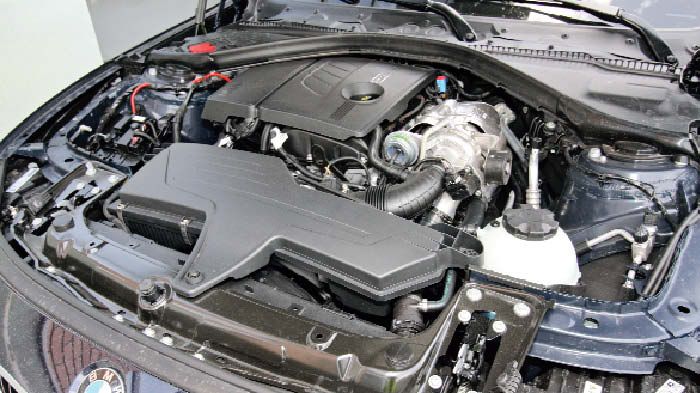 Ο 1.600άρης Twin Power Turbo κινητήρας της 320i έχει 170 ίππους και της χαρίζει εξαιρετικές επιδόσεις με καλή μέση κατανάλωση. 