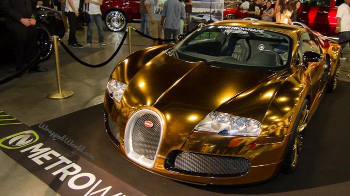 Η Bugatti Veyron σε χρυσαφί χρώμα,  ανήκει στον ράπερ Flo Rida.