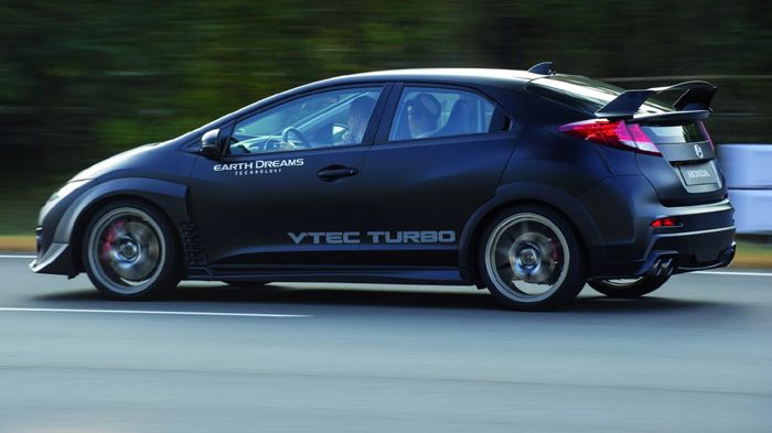 Το νέο Honda Civic Type R, σύμφωνα με πληροφορίες, θα διαθέτει ένα σπορ kit με αεροδυναμικά βοηθήματα εξωτερικά, εξελιγμένη ανάρτηση και αναβαθμισμένα