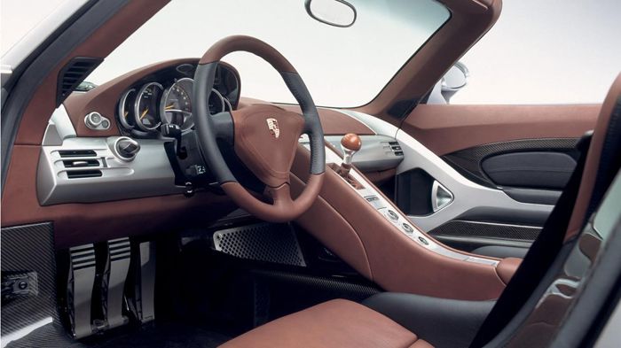 Μπορεί η 918 Spyder να έχει κλέψει τις εντυπώσεις, όμως η Carrera GT παραμένει ένα κορυφαίο supercar κι η Porsche φροντίζει για αυτήν με τα κατάλληλα 