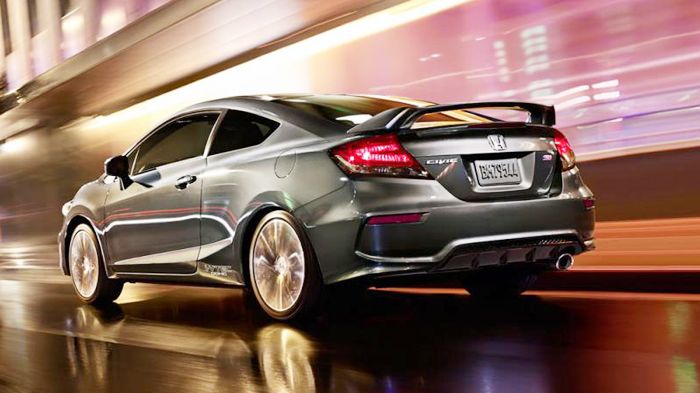 Η Si Coupe έκδοση (εικόνα) του Honda Civic Coupe εφοδιάζεται με τον 2,4 λτ. κινητήρα του απλού coupe, ο οποίος όμως έχει ενισχυθεί κατά 4 ίππους περισ