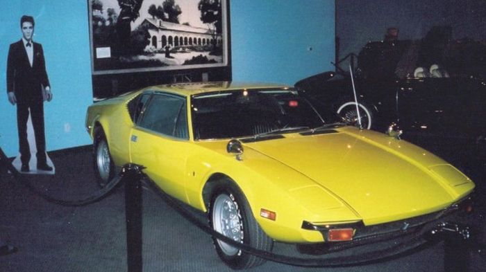 Το εικονιζόμενο De Tomaso Pantera υπήρξε ένα από τα «θρυλικά» σπορ μοντέλα της δεκαετίας του 1950, που ανήκε στον Elvis Presley.