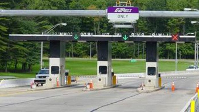 Αύξηση διοδίων μόνο στο τμήμα Αφίδνες-Καμένα Βούρλα και εφαρμογή αναλογικών διοδίων προβλέπεται, σύμφωνα με τον υπουργό Μ. Χρυσοχοΐδη, στις νέες συμβά