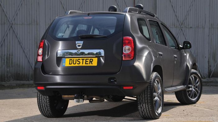 Το Duster Black Edition εσωτερικά θα φέρει ανθρακί δερμάτινα καθίσματα και μια μεγάλη οθόνη αφής 6 ιντσών με GPS και επιλογές ψυχαγωγίας.
