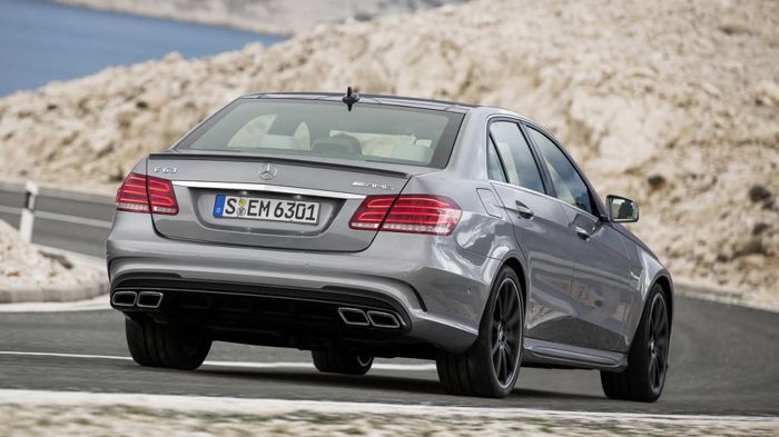 Ο CEO της AMG, Tobias Moers, δήλωσε ότι θα συνεχίσουν να κατασκευάζουν και πισωκίνητα μοντέλα ειδικά όταν πρόκειται για οχήματα πίστας (εδώ εικονίζετα
