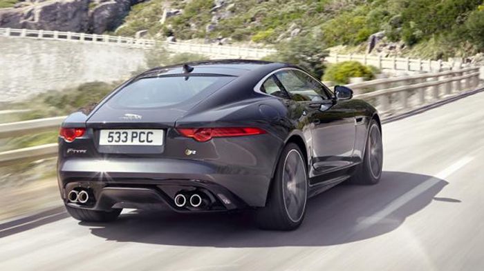 Η F-Type R Coupe εφοδιάζεται με ένα 5λιτρο τούρμπο σύνολο, απόδοσης 550 ίππων και 680 Nm ροπής. (εδώ εικονίζεται στη βασική έκδοση).