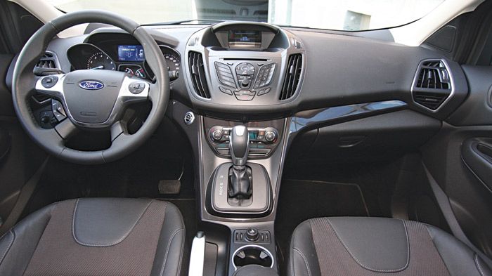 Ποιοτική συναρμογή και 
μοντέρνα σχεδίαση συναντάμε στο ταμπλό του Kuga.