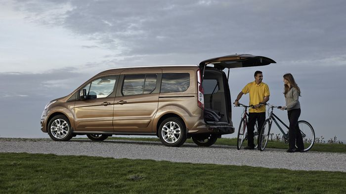 Τα νέα μοντέλα της Ford προορίζονται και για εκείνους που τους αρέσουν τα σπορ, με τον εξοπλισμό τους να αποθηκεύεται άνετα στο πίσω μέρος. 