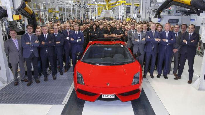 Η Lamborghini Gallardo LP 570-4 Spyder Performante είναι η τελευταία Gallardo και μέσα σε εορταστική ατμόσφαιρα ετοιμάζεται να «μετακομίσει» σε μια ιδ