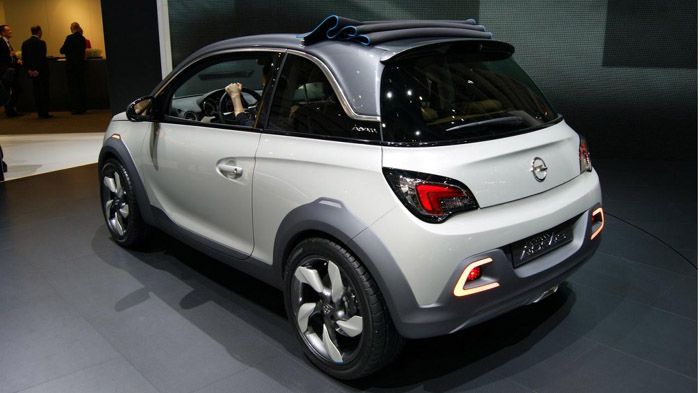 Με νέο 3-θυρο αμάξωμα, μήκος 3.70 μ, μυώδεις αναλογίες και τολμηρή σχεδίαση, το Adam Rocks ξεχωρίζει.