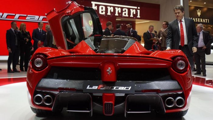 Η LaFerrari αποτελεί το πρώτο υβριδικό αυτοκίνητο της ιταλικής αυτοκινητοβιομηχανίας, καθώς και το πιο γρήγορο.