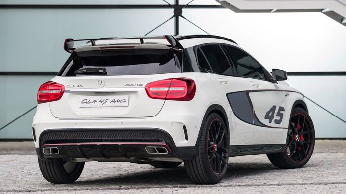 Κάτω από το καπό της νέας Mercedes GLA 45 AMG βρίσκεται ο 2λιτρος υπετροφοδοτούμενος κινητήρα, ο οποίος αποδίδει 360 ίππους και 450 Nm ροπής.
