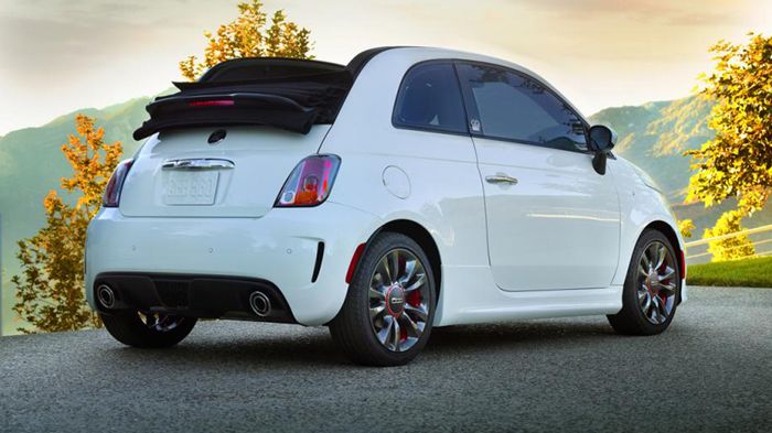 Το 500C GQ στο πίσω μέρος διαθέτει έναν καινούργιο διαχύτη, που «φιλοξενεί» τις δύο απολήξεις της εξάτμισης, ενώ όλα τα φωτιστικά σώματα έχουν φινίρισ