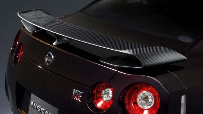Το GT-R Midnight Opal θα διαθέτει αεροτομή από ανθρακόνημα, ζάντες από σφυρήλατο αλουμίνιο και αριθμημένο λογότυπο στον κινητήρα.