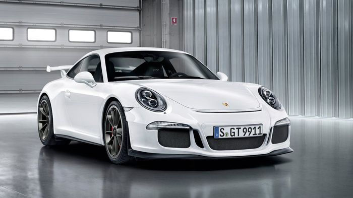 Η 911 GT3, βασισμένη ως επί το πλείστον στην επετειακή 911, φέρει επιπλέον μια μεγάλη αεροτομή από ανθρακόνημα στο πίσω μέρος και 20ρες ζάντες ελαφρού