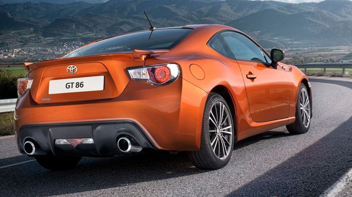 Το εικονιζόμενο Toyota GT86 θα αποκτήσει και μια κορυφαία «αγωνιστική» έκδοση το 2015, το Toyota GT86 CS-R3, που θα προορίζεται για τις πίστες και τον