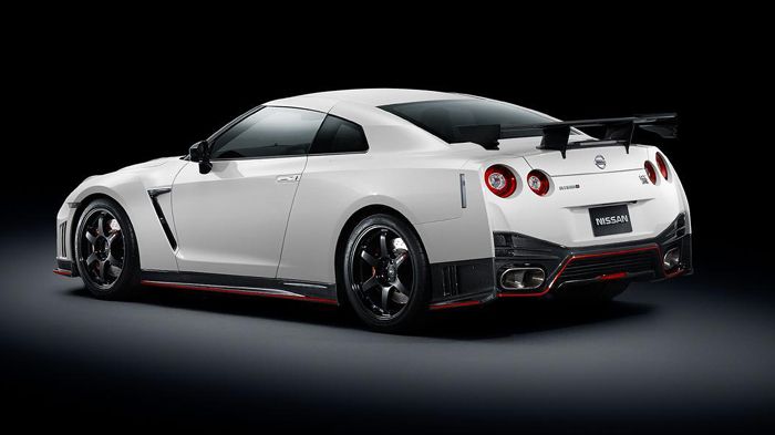 Προαιρετικά, το νέο Nissan GT-R Nismo θα φέρει ένα body kit, το οποίο θα περιλαμβάνει στοιχεία από ανθρακόνημα, έναν νέο splitter μπροστά κι ένα καινο