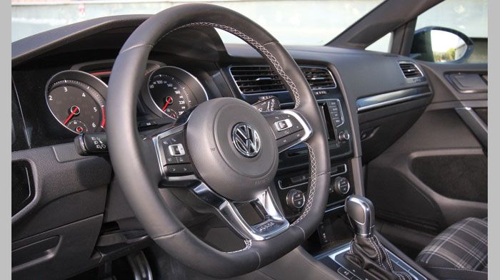 Το τιμόνι με το Σύστημα Progressive Steering είναι ακριβές και πολύ γρήγορο όταν χρειαστεί. 