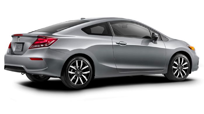 Κάτω από το καπό, το Honda Civic Coupe (εικόνα) εφοδιάζεται με τον 2,4 λτ. 4κύλινδρο κινητήρα που αποδίδει 200 ίππους και 230 Nm ροπής.
