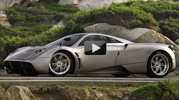 Η Pagani Huayra πληροί πλέον τις προδιαγραφές να κινείται στους δημόσιους δρόμους της Αμερικής. Η τιμή της φτάνει τα 1.050.000 ευρώ, ενώ ένα εξοπλιστι