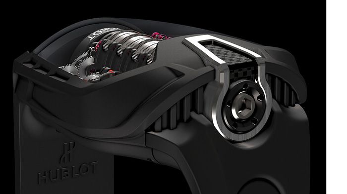Εξαιτίας του συστήματος κίνησης tourbillion, το ρολόι της Hublot μοιάζει στον κινητήρα της LaFerrari.
