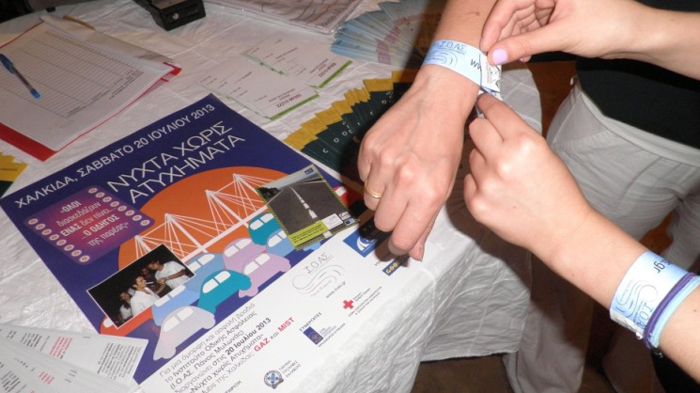 480 νέοι κατά τη διάρκεια της εκδήλωσης «Νύχτα Χωρίς Ατυχήματα» υποσχέθηκαν να μην καταναλώσουν αλκοόλ και φόρεσαν αναγνωριστικό βραχιολάκι στο χέρι τ