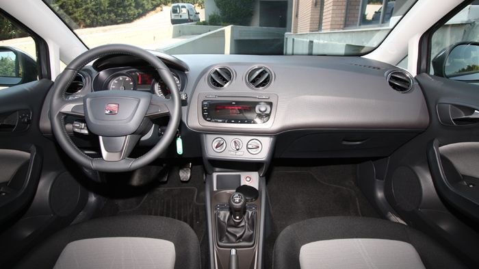 Λιτή είναι η σχεδίαση, καλή η συναρμογή του εσωτερικού του ισπανικού μικρού.