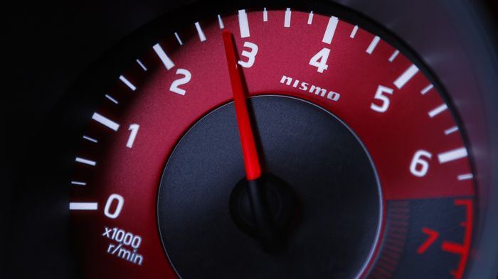 Πληθώρα αγωνιστικών πινελιών από τον οίκο Nismo, συναντάμε σε κάθε σημείο του Nissan Juke Nismo.
