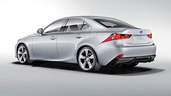 Το νέο Lexus IS εντάσσεται και αυτό στη γκάμα των υβριδικών της μάρκας, προσφέροντας εκπομπές ρύπων κάτω από 100 γρ./χλμ. και πολύ χαμηλή κατανάλωση κ