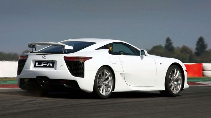 Η νέα Lexus LFA θα εφοδιάζεται από έναν 4,4 λτ. διπλό turbo V8, 560 ίππων περίπου, ενώ η Toyota θα παραχωρήσει την υβριδική της τεχνογνωσία (εδώ εικον