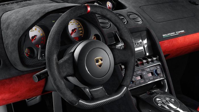 Η νέα Lambo θα θα πατήσει στη 2ης γενιάς πλατφόρμα του Audi R8, ενώ λόγω της εκτεταμένης χρήσης ανθρακονήματος, δεν θα ξεπερνά τα 1.500 κιλά (εικόνα G