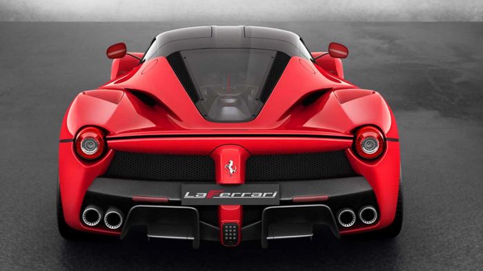 Η LaFerrari αποδίδει 963 ίππους και 900 Nm ροπής από τον V12 κινητήρα χωρητικότητας 6,3 λτ., σε συνδυασμό με τον ηλεκτροκινητήρα των 120kW.