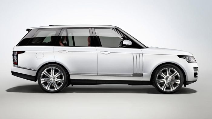 Το νέο Range Rover L long διαθέτει μήκος 5,2 μ., ενώ χαρακτηριστικό είναι ότι για τα πόδια των πίσω επιβατών έχουν προστεθεί (σε σχέση με το κανονικό 
