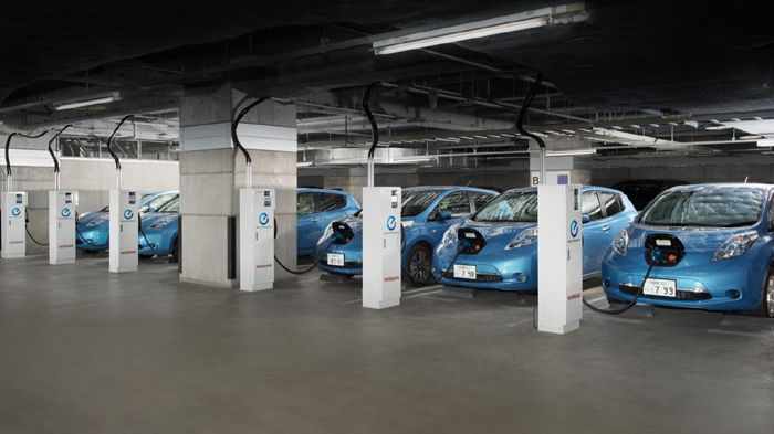 Με το πρόγραμμα «Vehicle-to-Building» συγκεντρώνεται το ρεύμα που έχουν αποθηκεύσει οι μπαταρίες των Nissan Leaf για να ηλεκτροδοτηθεί το κτήριο πιο ο