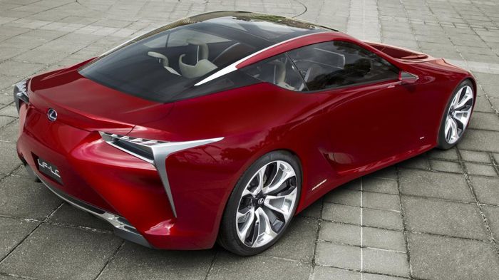 Το εικονιζόμενο LF-LC concept εφοδιαζόταν από έναν 3,5 λτ. κινητήρα βενζίνης, ο οποίος συνδυαζόταν με ηλεκτροκινητήρα και απέδιδε συνολικά 500 ίππους.