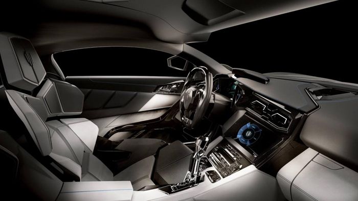 Στο εσωτερικό του Lykan Hypersport τα δερμάτινα καθίσματα φέρουν χρυσά φινιρίσματα και οι επενδύσεις… πολύτιμους λίθους.