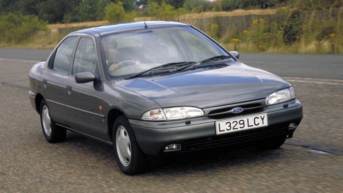 Το 1993 ξεκίνησε την εμπορική του πορεία το Ford Mondeo, διανύοντας 20 χρόνια συνεχούς παρουσίας στη μεγάλη κατηγορία των οικογενειακών μοντέλων.