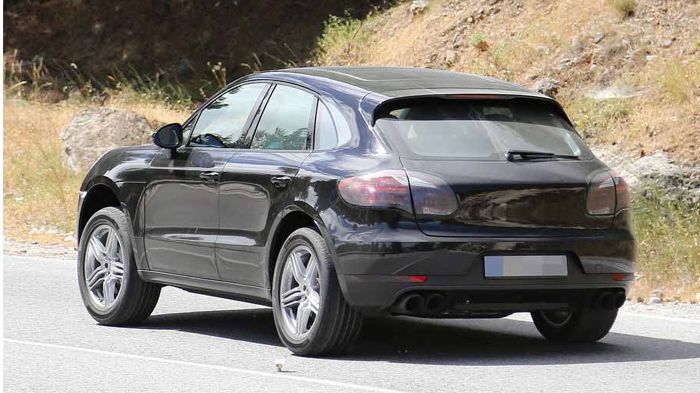Στην κατασκοπευτική φωτογραφία απεικονίζεται η Porsche Macan Turbo, που θα τροφοδοτείται από έναν 3λιτρο V6 διπλά υπερτροφοδοτούμενο κινητήρα, απόδοση