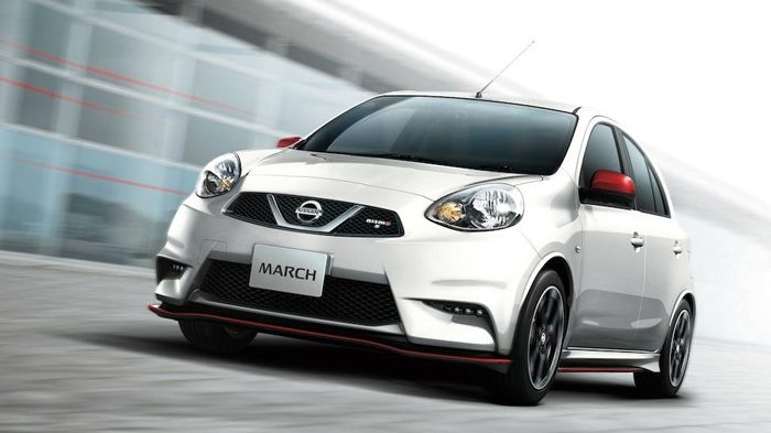 Τα Nissan Micra Nismo και Nismo S φέρουν ανασχεδιασμένους προφυλακτήρες με σπόιλερ μπρος, προστατευτικά μαρσπιέ, κόκκινους εξωτερικούς καθρέπτες και φ