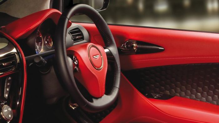 Χαρακτηριστικό είναι ότι το εσωτερικό του Aston Martin Cygnet διαμορφώνεται κατά παραγγελία του υποψήφιου πελάτη.