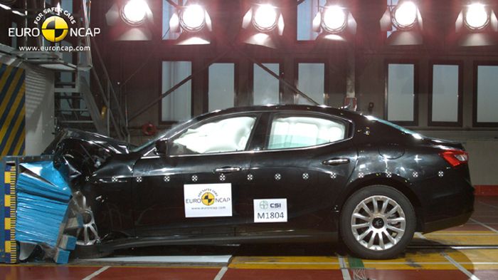 Η premium Maserati Ghibli έλαβε κι αυτή 5 αστέρια.