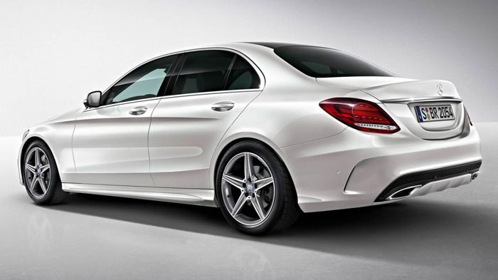 Με το kit της AMG η νέα C-Class θα διαθέτει πιο σπορτίφ χαρακτηριστικά, όπως πλαϊνά μαρσπιέ με αλουμινένια φινιρίσματα, και δύο νέες χρωμιομένες απολή