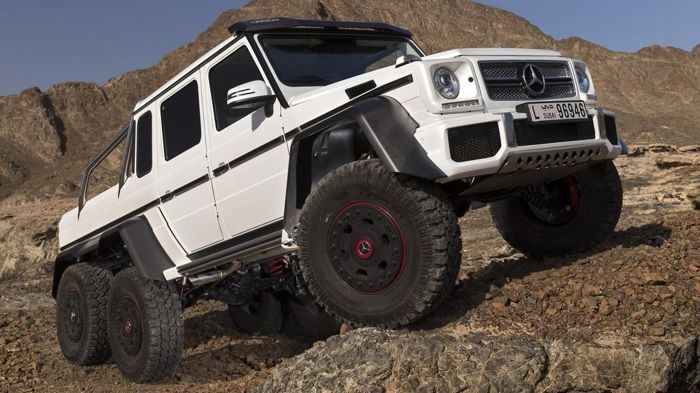 Η 6τροχη Mercedes G63 AMG κάθεται σε 37 ιντσών συμπαγείς ζάντες με αποτέλεσμα να μπορεί να σκαρφαλώσει… οπουδήποτε.