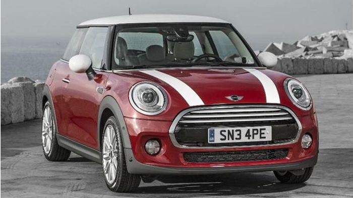 Το 3ης γενιάς MINI φαίνεται πιο «νεανικό» με μεγάλους προβολείς μπροστά και πολλές στρογγυλεμένες γραμμές, όπως στη μάσκα, το καπό και τα φωτιστικά σώ