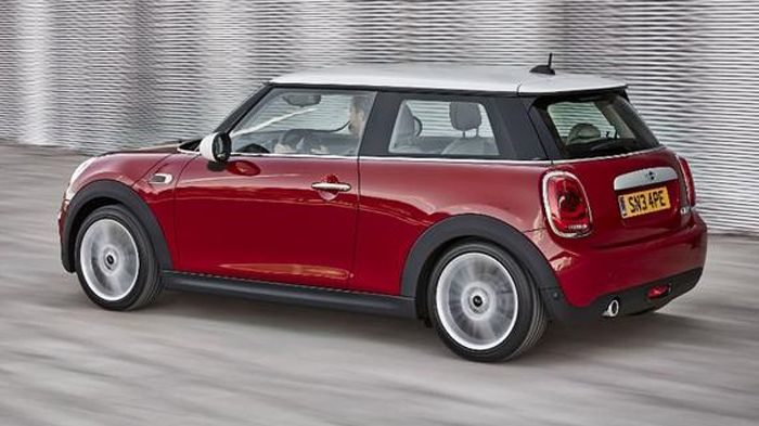 Το νέο MINI είναι μεγαλύτερο σε διαστάσεις, αλλά χάρη και στη μειωμένου βάρους, προσθιοκίνητη πλατφόρμα της BMW, είναι και ελαφρύτερο.