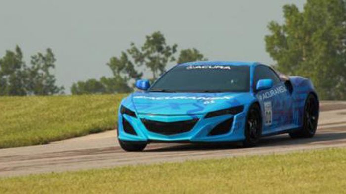 Μια φωτογραφία του Honda NSX δείχνει ότι ήδη το πρωτότυπο δοκιμάζεται, αφού πολύ σύντομα στις 4 Αυγούστου θα κάνει πρεμιέρα στο Mid-Ohio Indy 200.