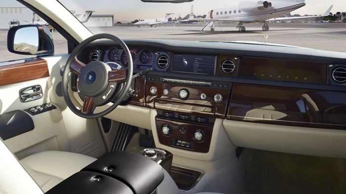 To εσωτερικό της νέας Phantom θα αποπνέει αγγλική κομψότητα και πολυτέλεια, όπως κι εικονιζόμενη ανανεωμένη 2ης γενιάς.