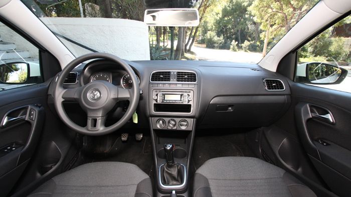 Κυρίαρχα στοιχεία στο εσωτερικό του Polo αποτελούν η πολύ καλή ποιότητα κατασκευής και η αντίστοιχου επιπέδου εργονομία.